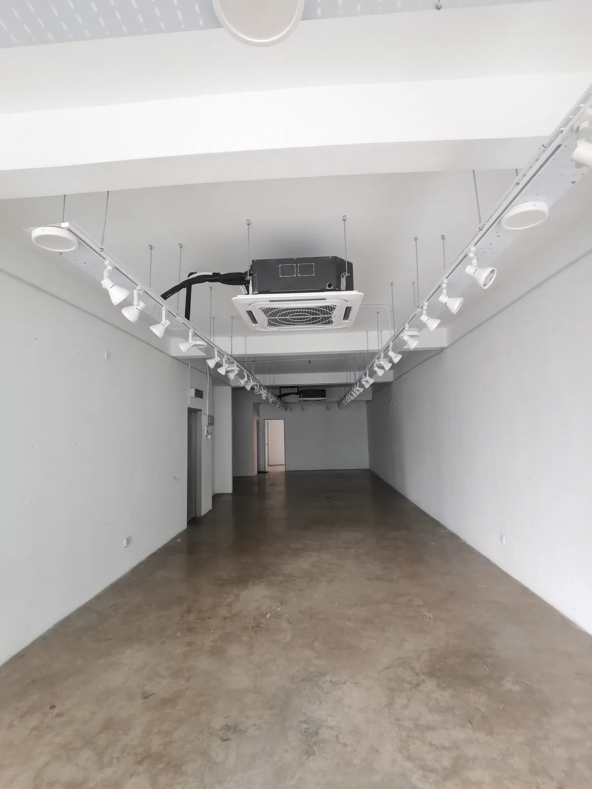 Fit-out dismantling works inside a commercial unit in Bangi